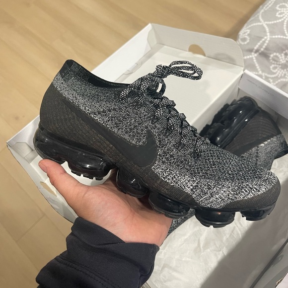Nike Other - NIKE AIR VAPORMAX FLYKNIT - BLACK/WHITE/RACER BLUE